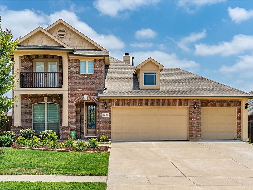 1st image of 1601 Sandalwood Ln
