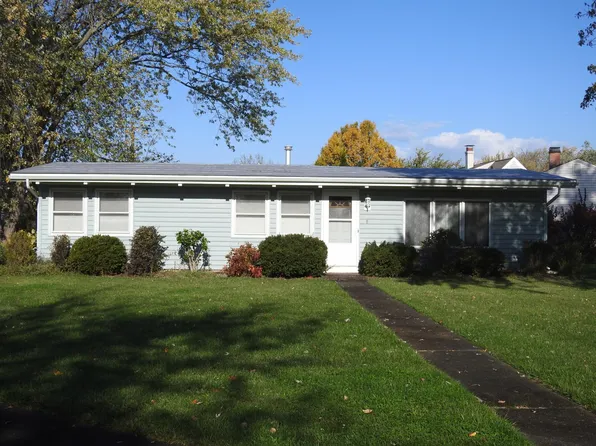 8 Crescent Rd, Grand Island, NY 14072
