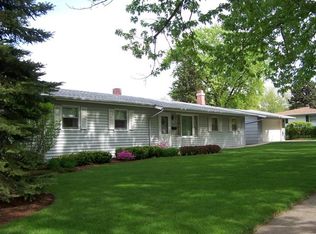 924 Sharon Dr, Dekalb, IL 60115