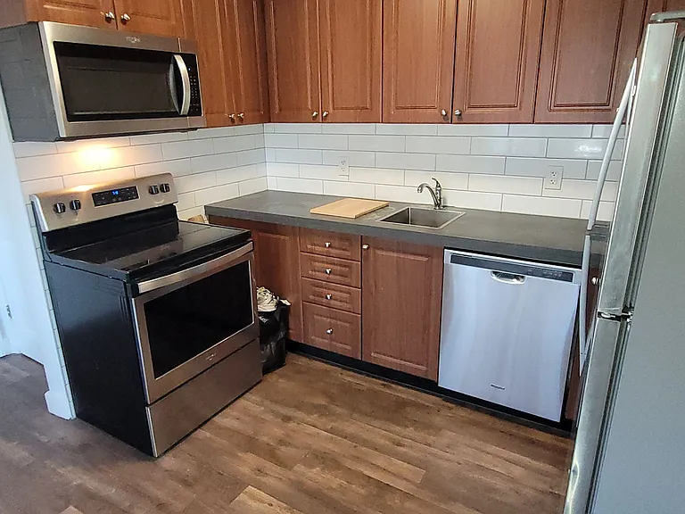 170 Holborne Ave #2 — Photo 2