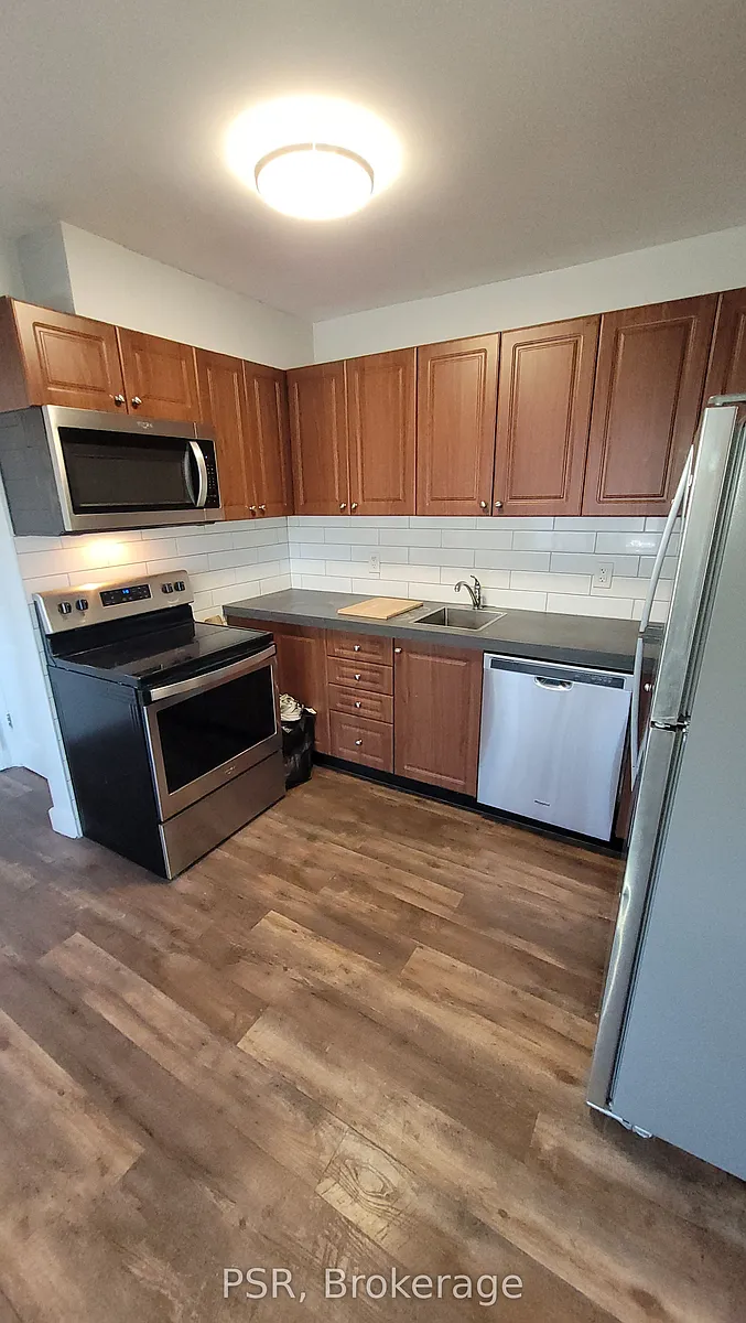 Photo 2 of 10 - 170 Holborne Ave #2 - Toronto, ON Building Photo - 170 Holborne Ave #2