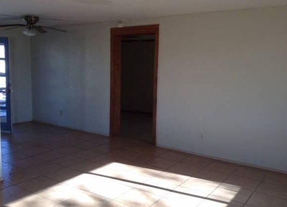 3rd image of 2542 N Jordan Dr