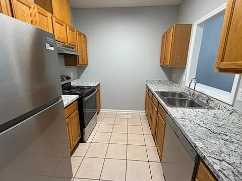 3 bed, 3.0 bath, 1303 sqft, $1,995 — Photo 2