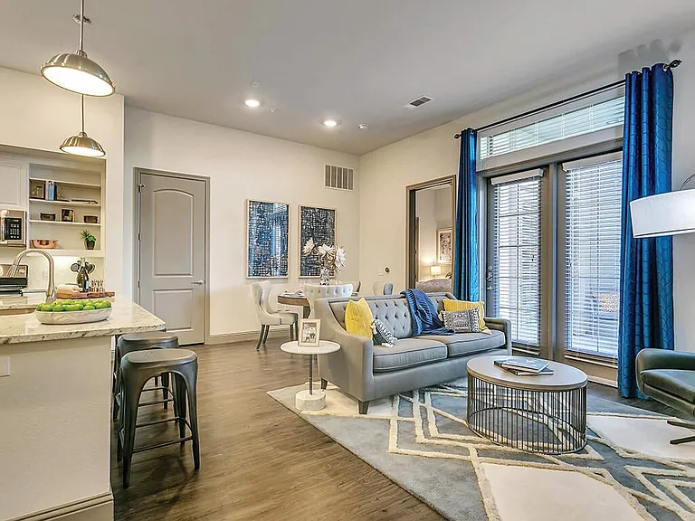 The Huntington Apartments — Photo 11
