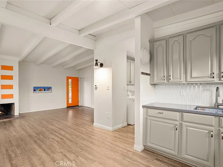 1335 Campus Ave — Photo 10