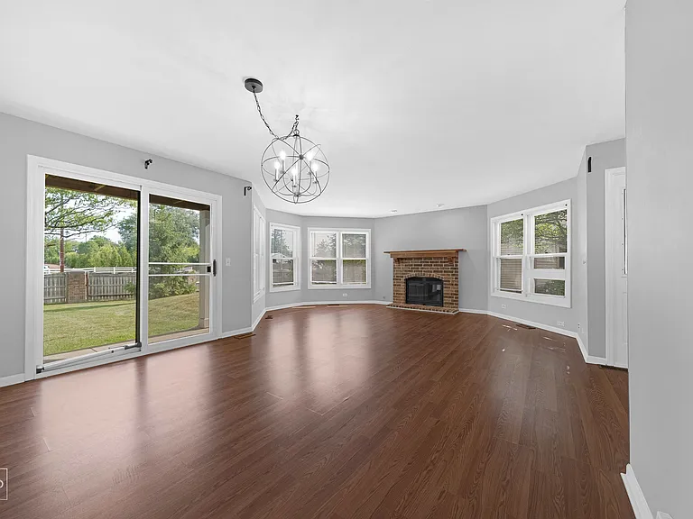 98 Willow Pkwy #98 — Photo 9