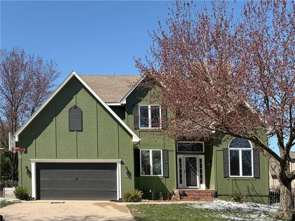 704 SW Trailpark Ct, Lees Summit, MO 64081