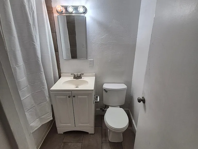 644 Maple St #3 — Photo 9
