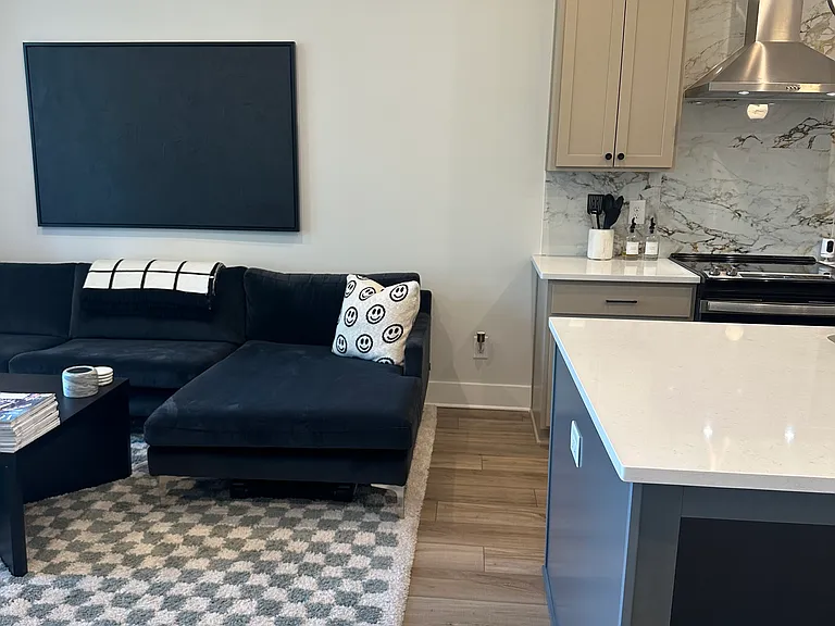 1296 Longreen Ter NW #7 — Photo 3