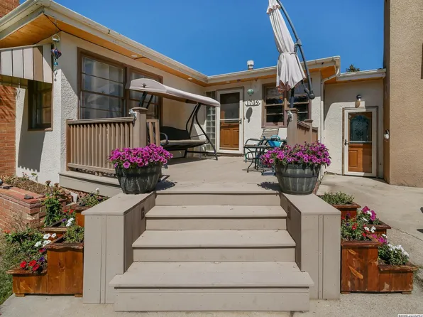 1709 Steele St, Laramie, WY 82070
