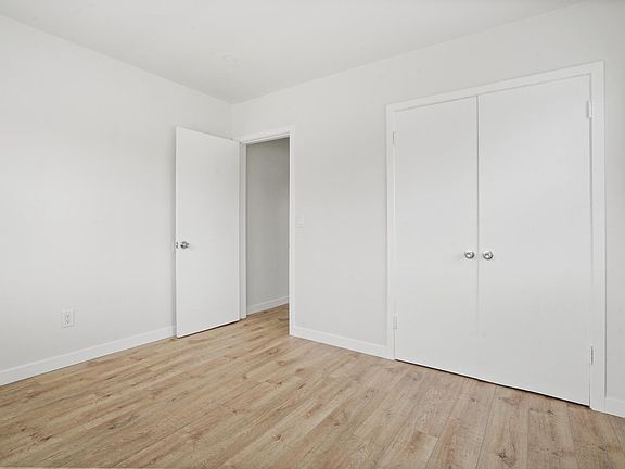 3rd image of 12237 Vanowen St APT F