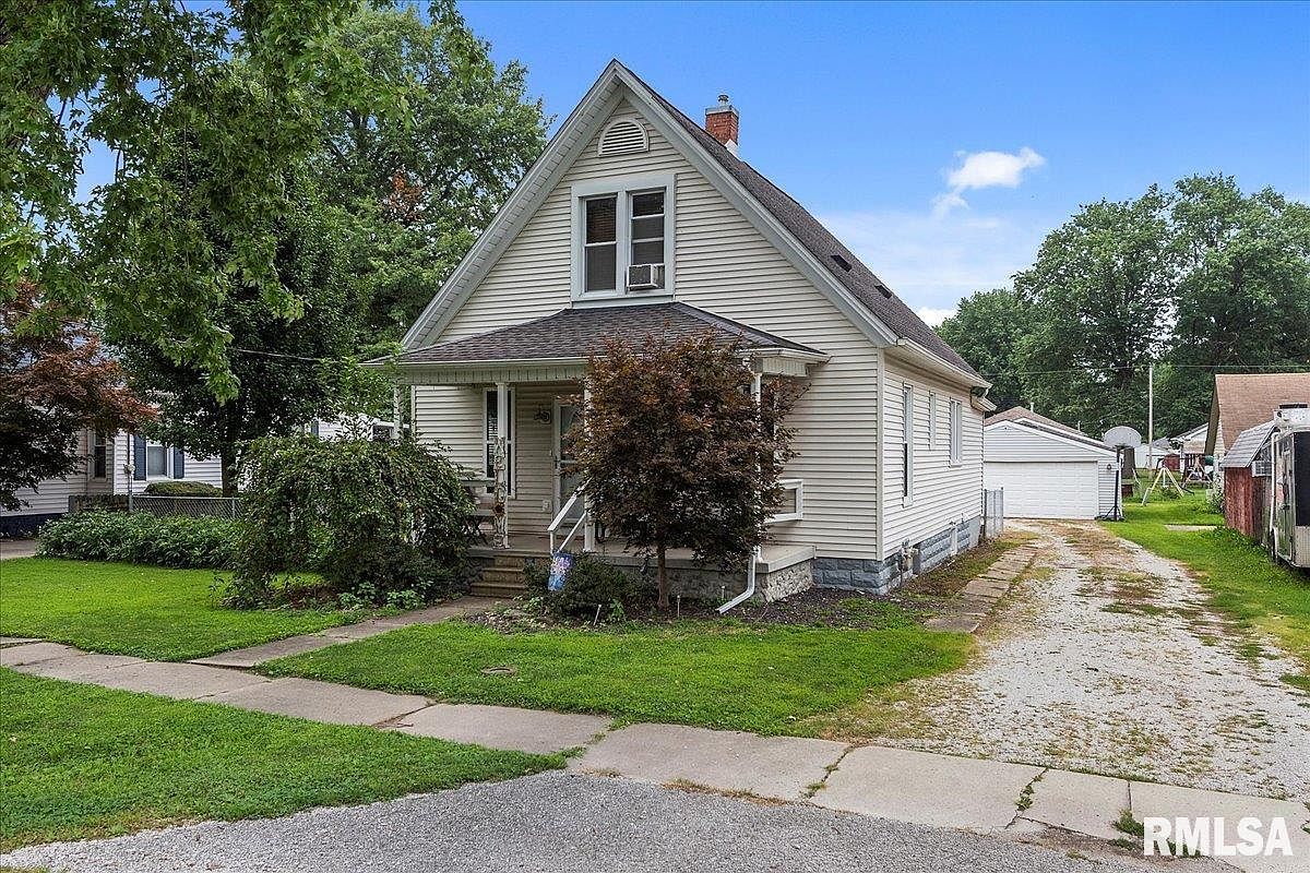 1001 E Oak St, Taylorville, IL 62568 Zillow