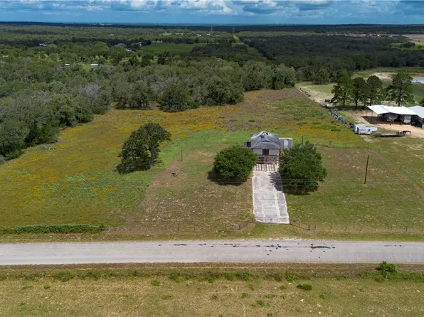 84 Longhorn Rd, Stockdale, TX 78160
