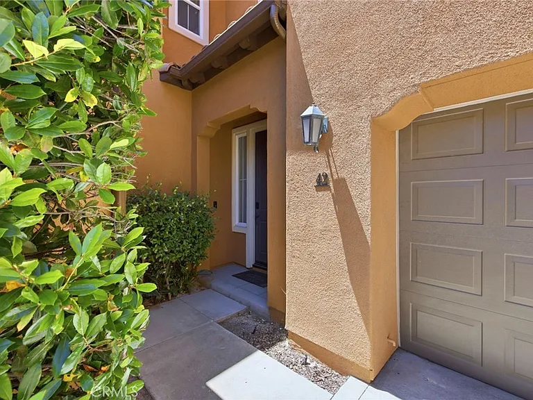 42 Paseo Vis — Photo 2