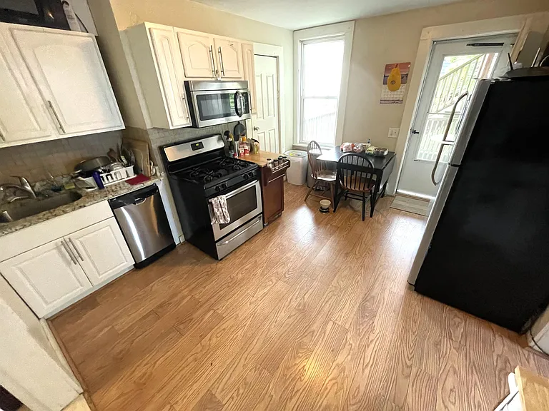 367 Maverick St #2 — Photo 5