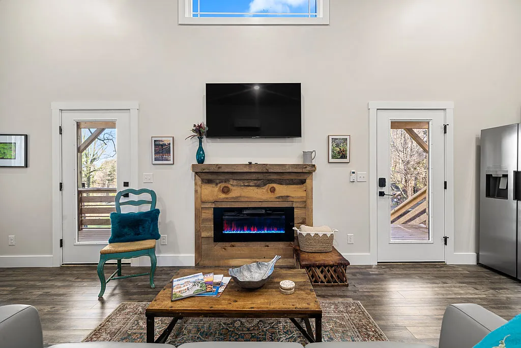 6 bed, 3682 sqft, $7,000 — Photo 4