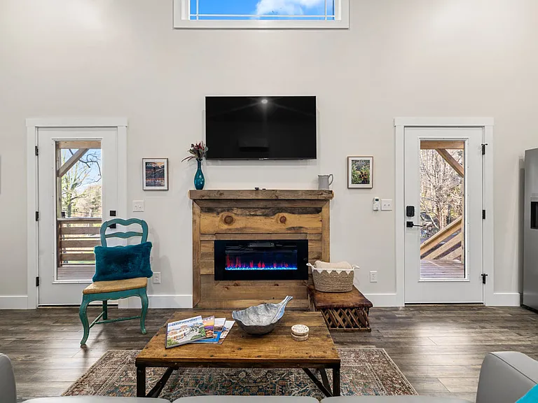 235 Royal Pines Dr — Photo 15