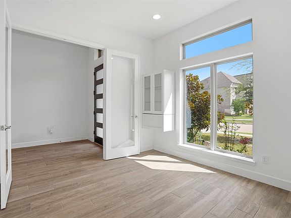 5th image of 2202 Mallow Ln