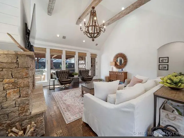1436 E 35th Pl — Photo 12