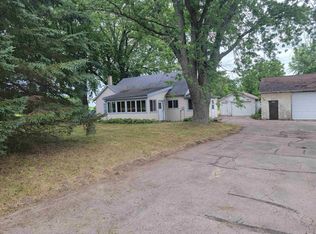 W2380 Fields Rd, Fall River, WI 53932