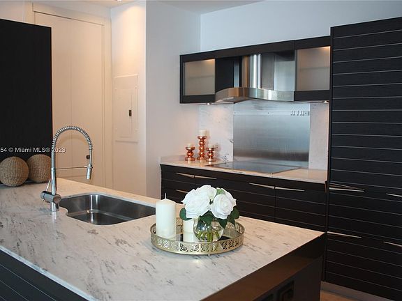 2nd image of 200 Biscayne Boulevard Way APT 4709