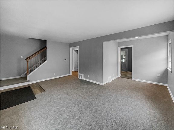 3rd image of 647 Woodside Dr