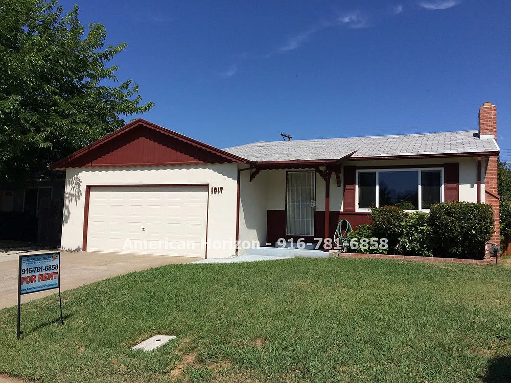 1017 Coloma Way photo 1