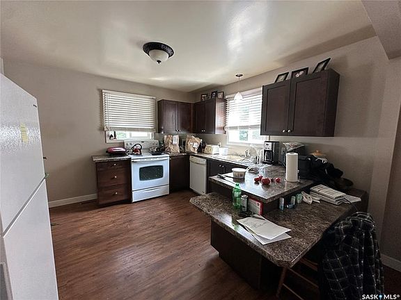 5th image of 242 Third AVENUE N