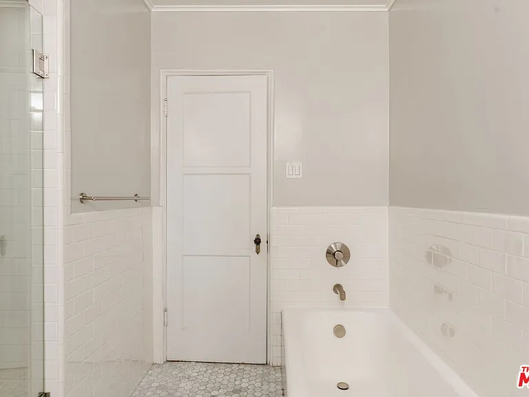3008 Motor Ave — Photo 6