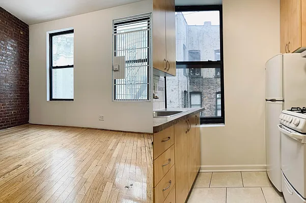 Rented by Quest Realty Sunnyside Corp | media 7