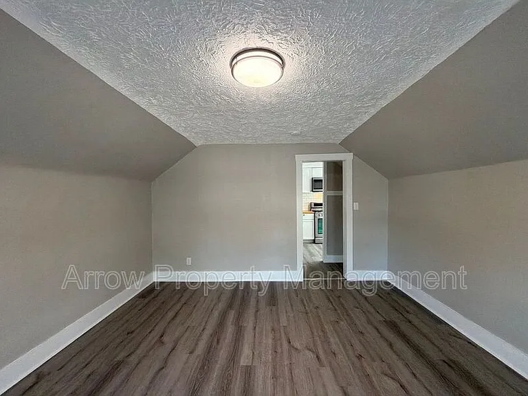 2442 Vine St #3 — Photo 3