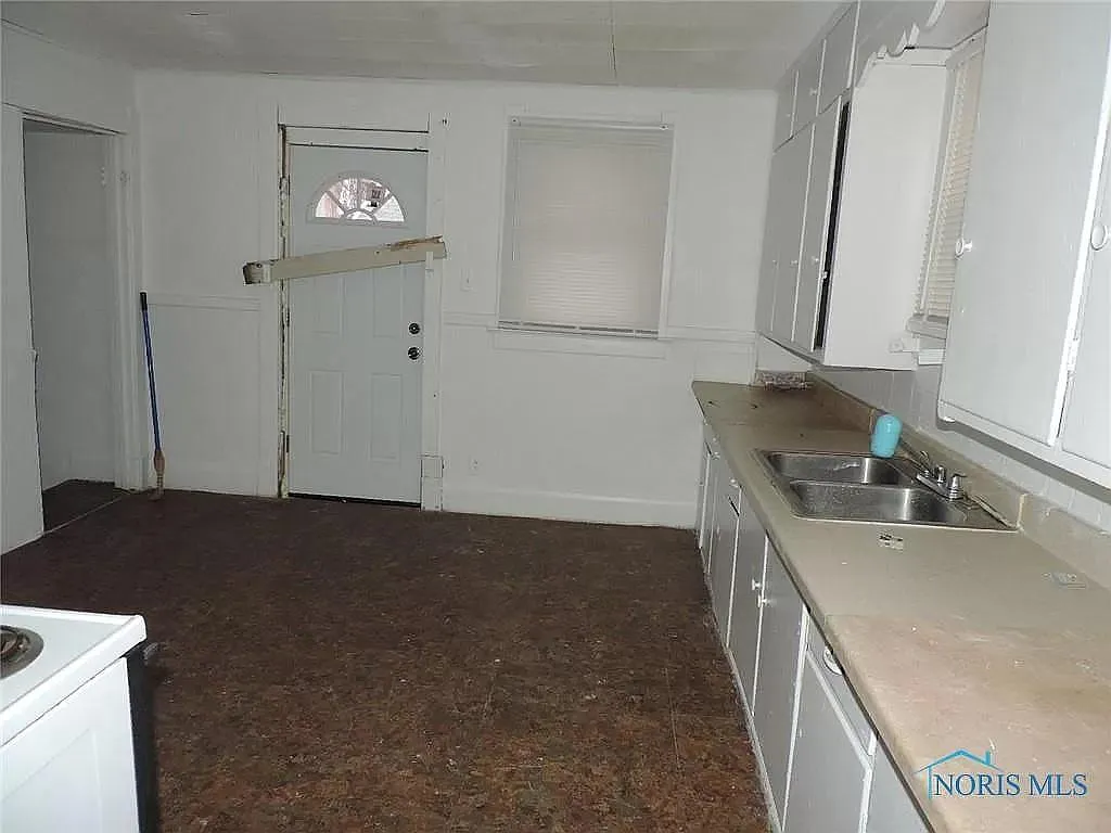 5 bed, 1600 sqft, $1,450 — Photo 3