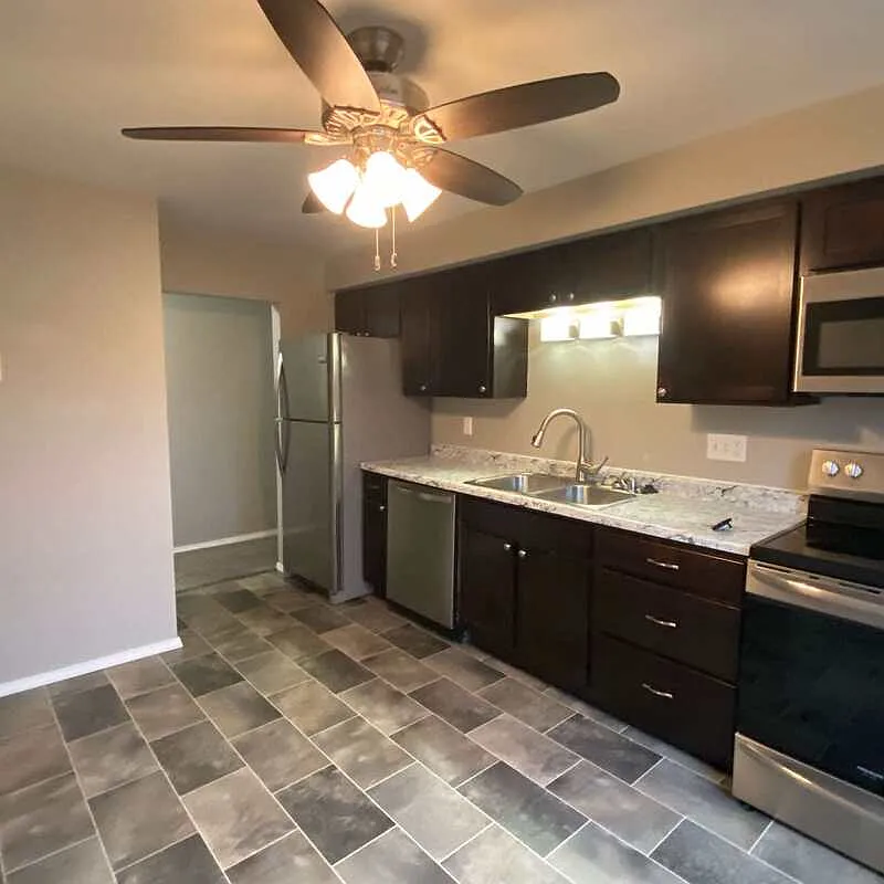 2 bed, 1.0 bath, $925 — Photo 1