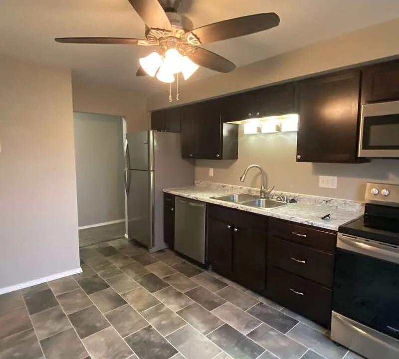15 Woodmere Ct #1
