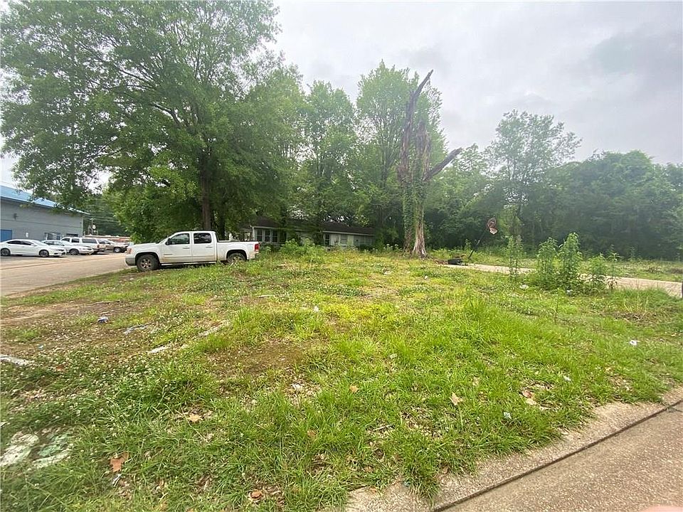 2nd image of 401 Sanders St