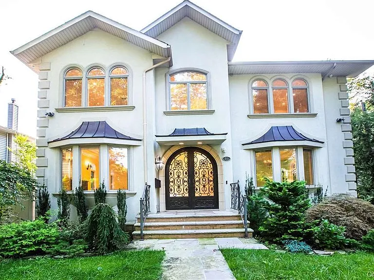 27 Elliot Rd — Photo 1