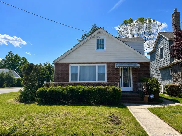 265 Euston Road S, Garden City South, NY 11530