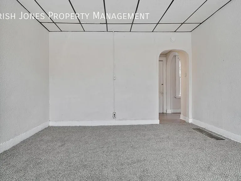 476 Niagara St #2 — Photo 7