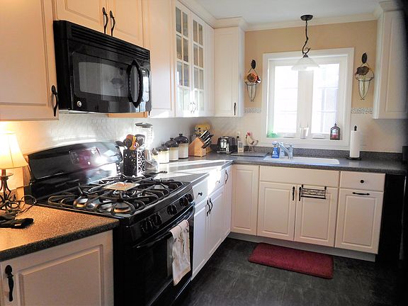 Appliances included, gas stove for those who love to cook!
