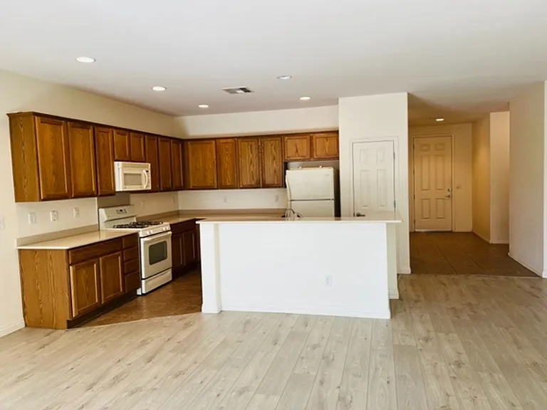 2103 Sawtooth Mountain Dr — Photo 3