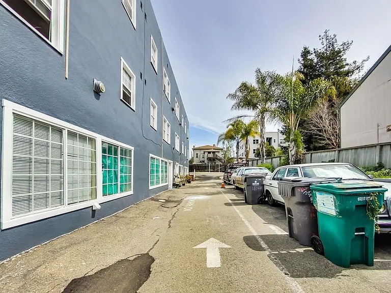 1824 Linden St #15 — Photo 11