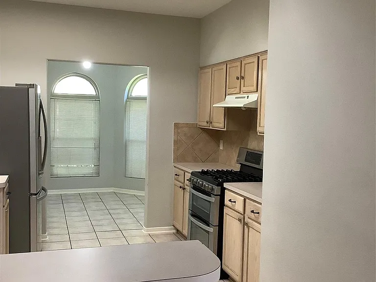 18215 Major Glen Cir — Photo 24