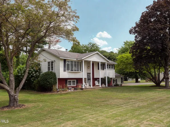 11 Cardin Drive, Halfmoon, NY 12065