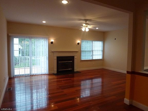 5th image of 223 Emily Pl