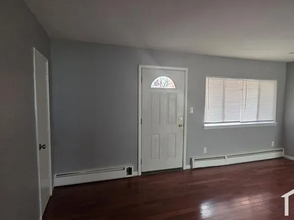 18711 Schoolcraft, Detroit, MI