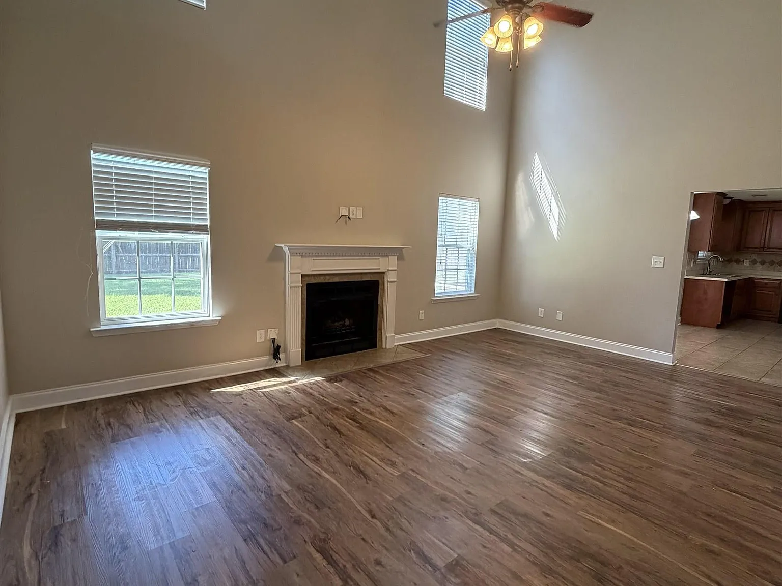 4 bed, 2.5 bath, 2271 sqft, $2,300 — Photo 2