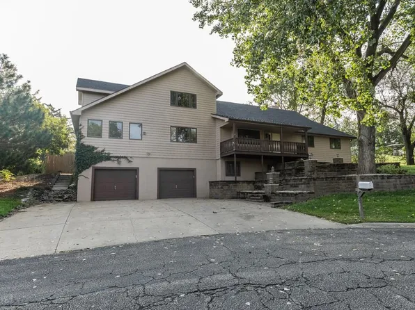 133 E Lake Dr, Salina, KS 67401
