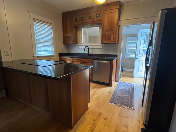 2609 Grinstead Dr, Louisville, KY 40206