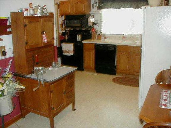 3rd image of 1354 Crescent Dr