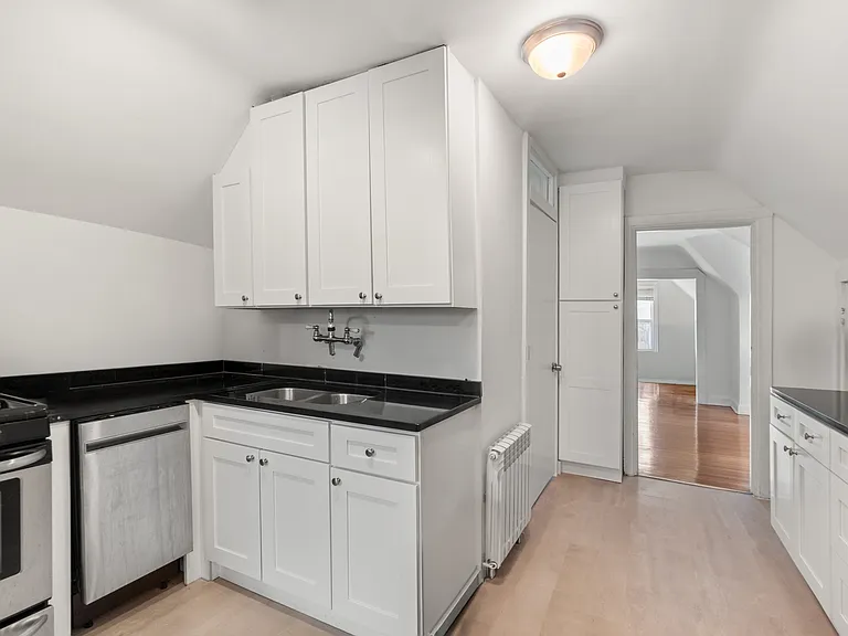 1121 Leonard Pl #3 — Photo 9